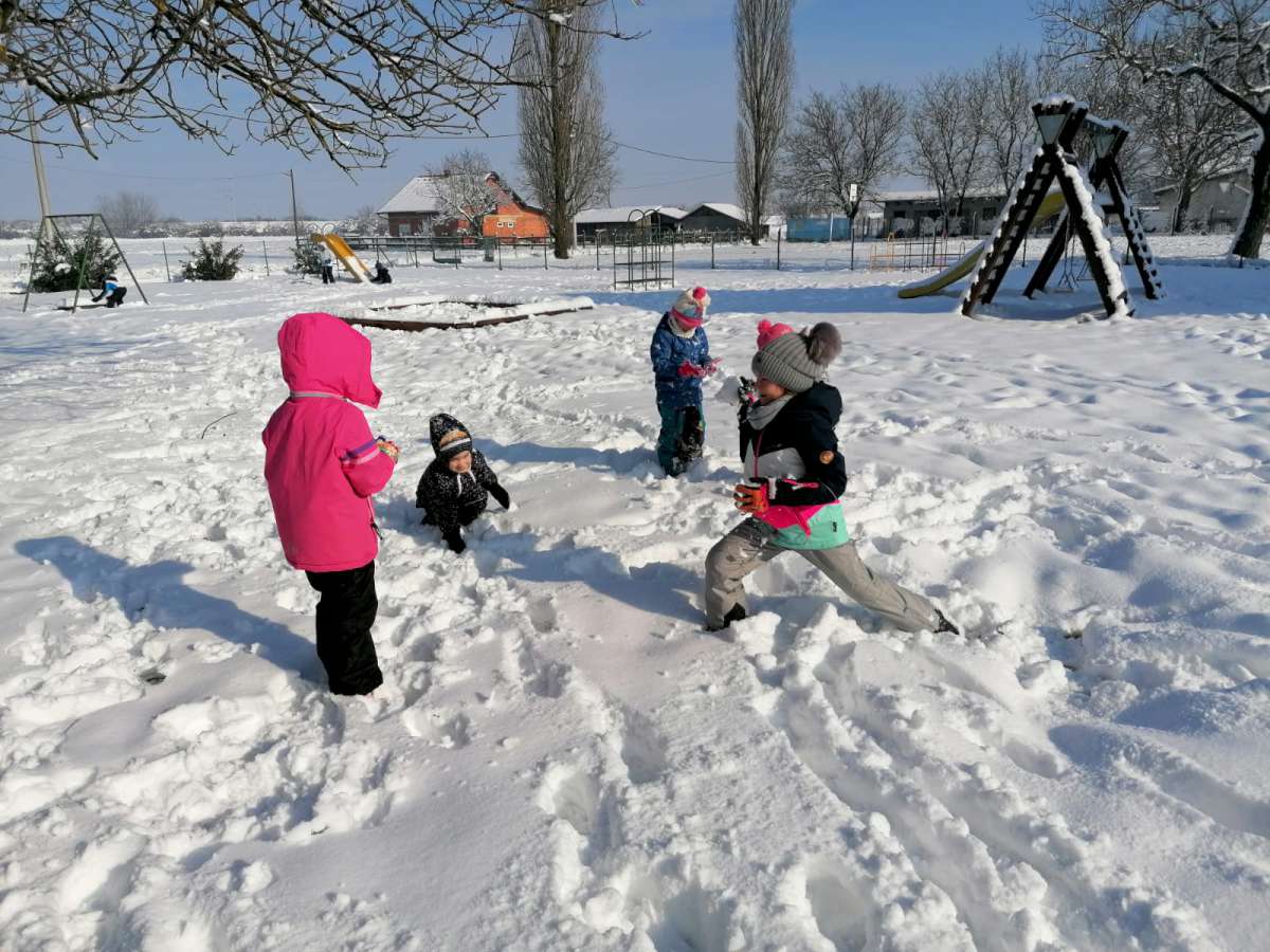 Boravak na zraku: igre na snijegu – PO Mraclin